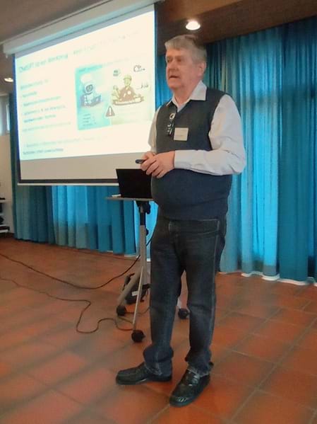 Christian Blattner am referieren