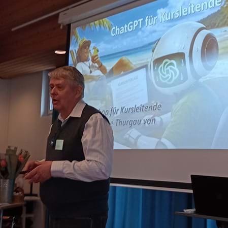 Christian Blattner beim referieren des Vortrag